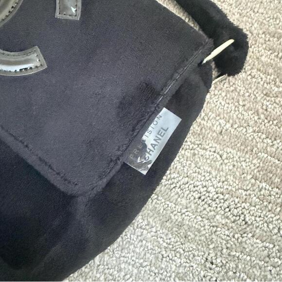 CHANEL VIP Crossbody Messenger Bag – Limited Edition - Picture 6 of 16